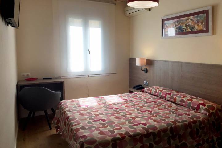 0fc2a-hotel-girona-double-room.jpg